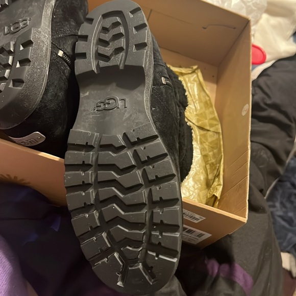 UGG boots size 9, black - Picture 4 of 4